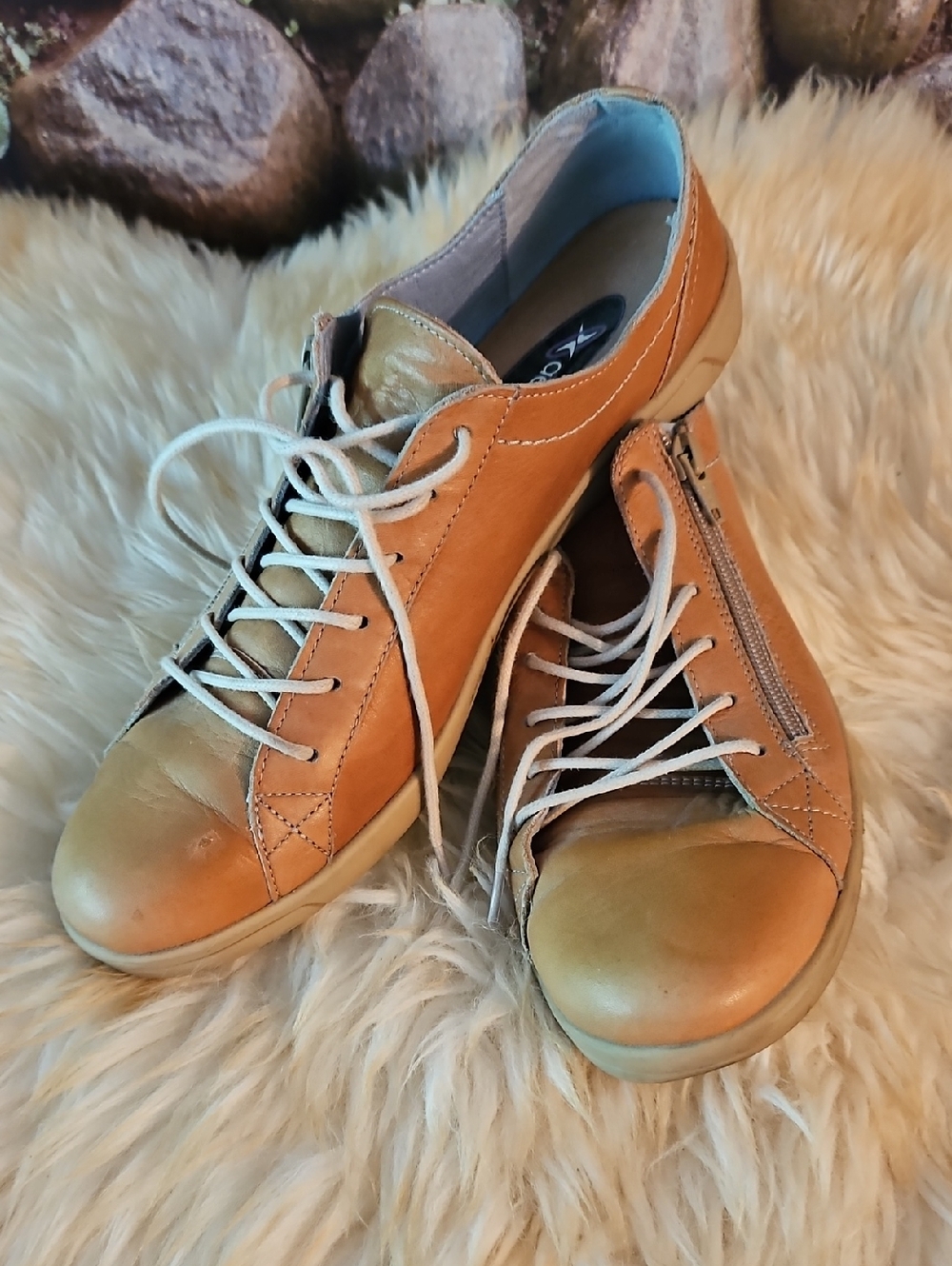 Aetrex Tan Leather Lace-Up Sneakers